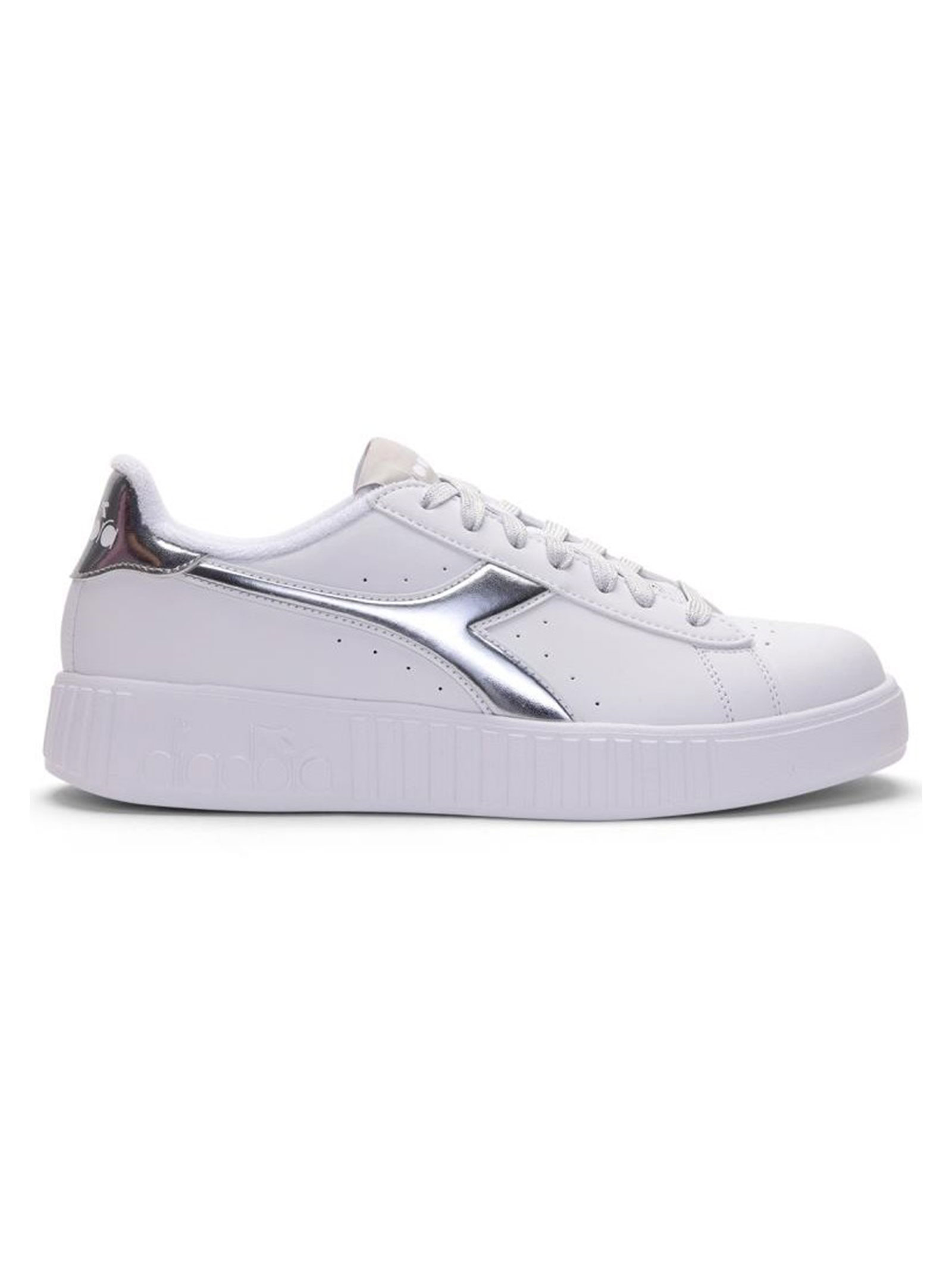 diadora mythos blushield 3