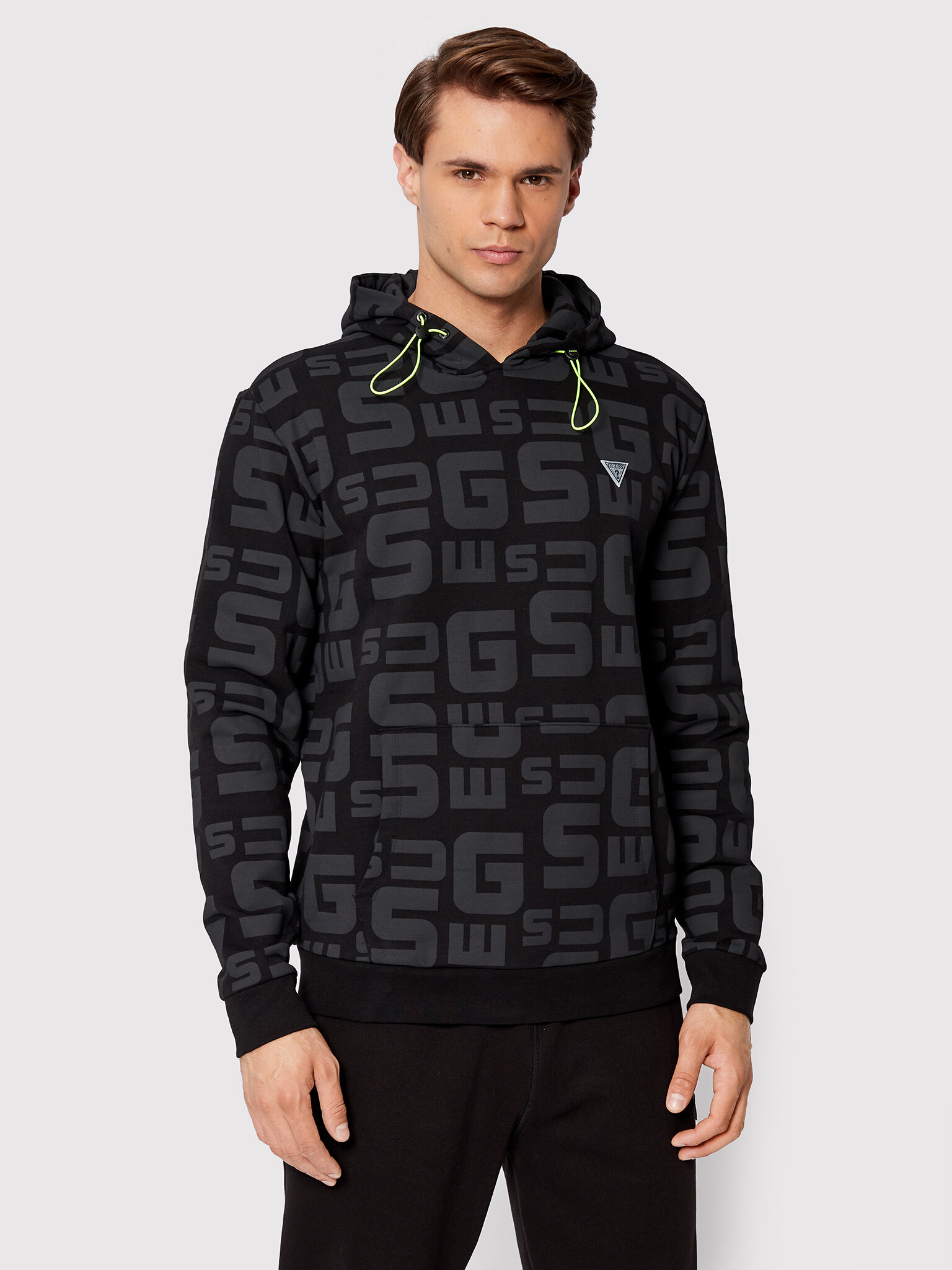 guess-felpa-z2yq16-k7on1-nero-regular-fit