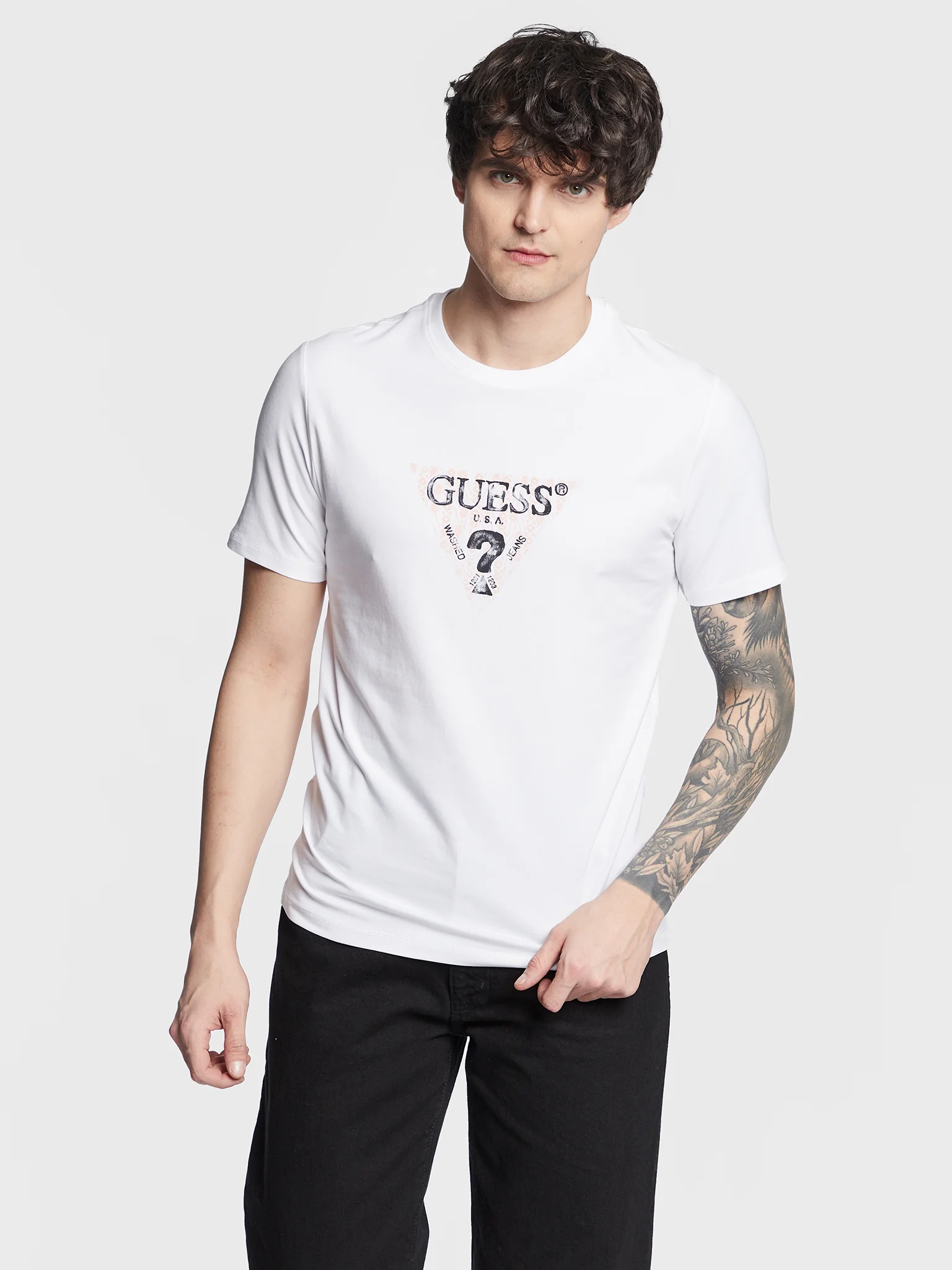 guess-t-shirt-geo-triangle-m3gi23-j1314-bianco-slim-fit