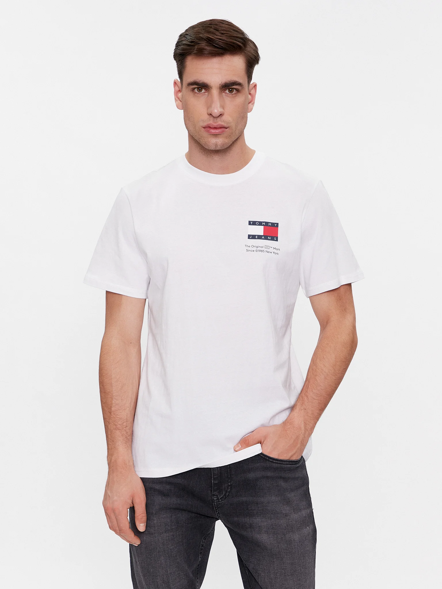 tommy-jeans-t-shirt-essential-flag-dm0dm18263-bianco-slim-fit-0000303124267