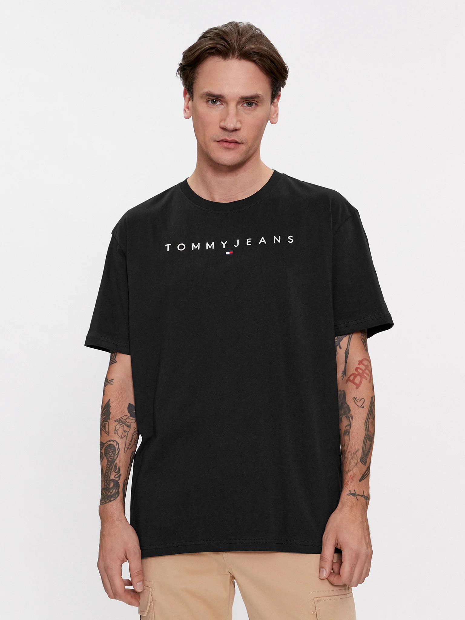 tommy-jeans-t-shirt-linear-logo-dm0dm17993-nero-regular-fit-0000303109240