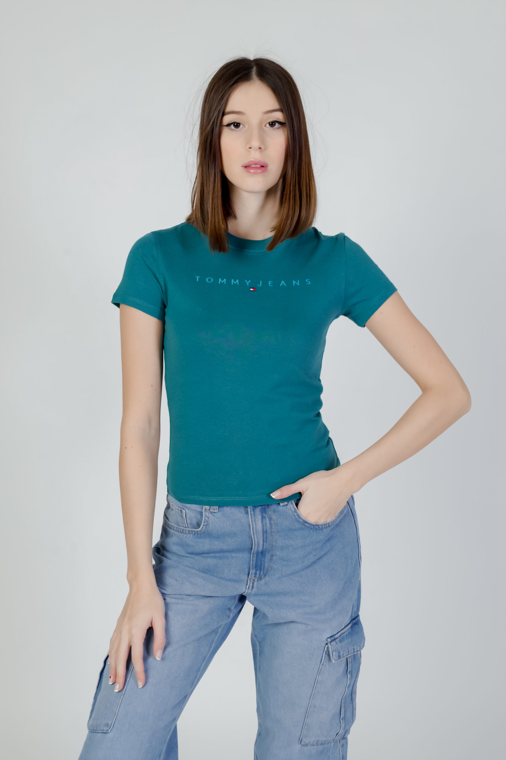 t-shirt-maniche-corte-tommy-hilfiger-jeans-verdescuro-slim-tonal-linea-dw0dw17827-1708074057-1-1-scaled